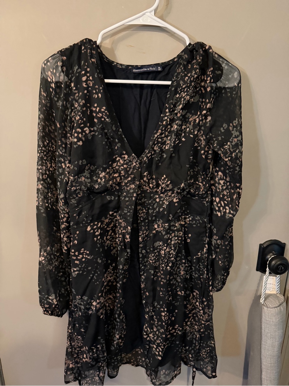 Abercrombie & Fitch Black Sheer Floral V-Neck Dress